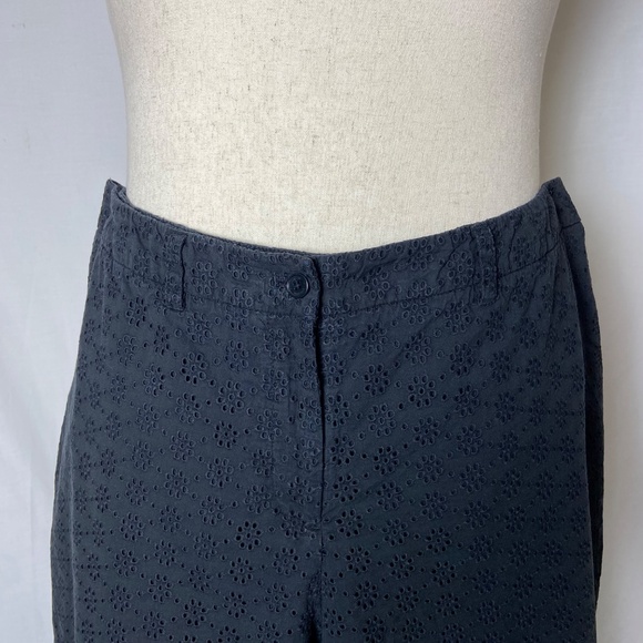 Jones New York Black Floral Eyelet Capri Pants Women's Plus Size 16W - Picture 3 of 9